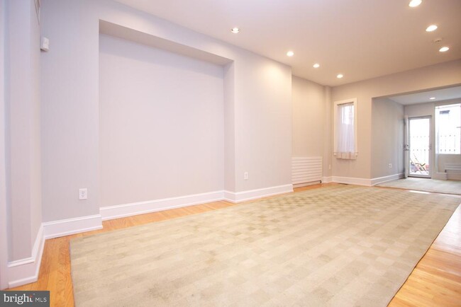 Building Photo - 421 S 20th St