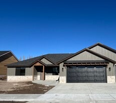 Building Photo - 343 Poppy St