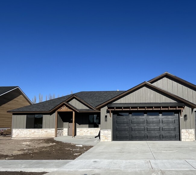 Building Photo - 343 Poppy St