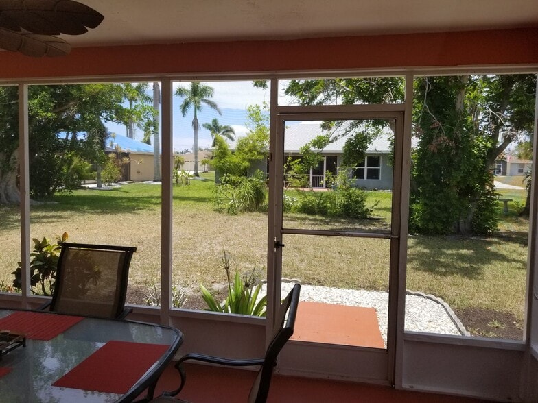 Building Photo - 3824 SW 14th Ave