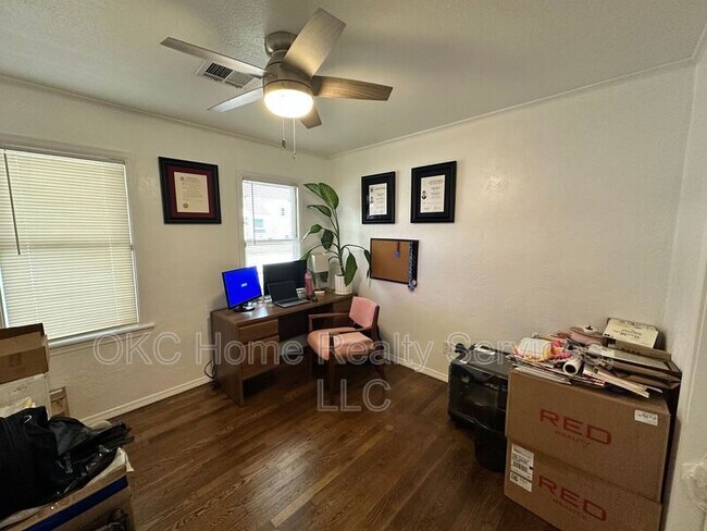 Building Photo - 2537 NW 35th St