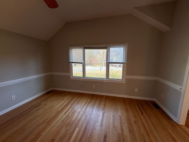 Building Photo - Beautiful Ranch style 3 Bed 2 Bath Home! Large Yard and 2 Car Garage!