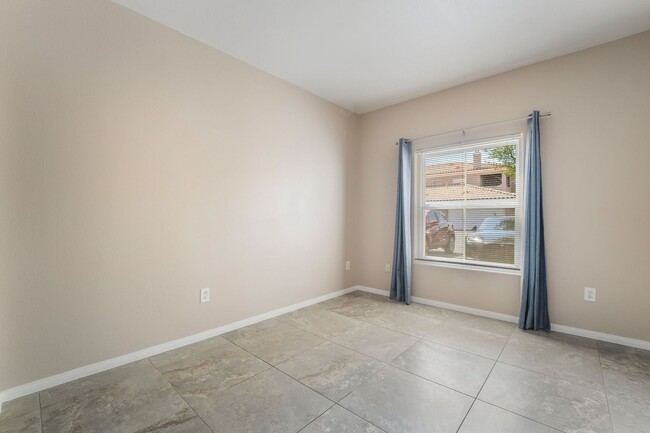 Building Photo - Spacious Two Bedroom with Garage!