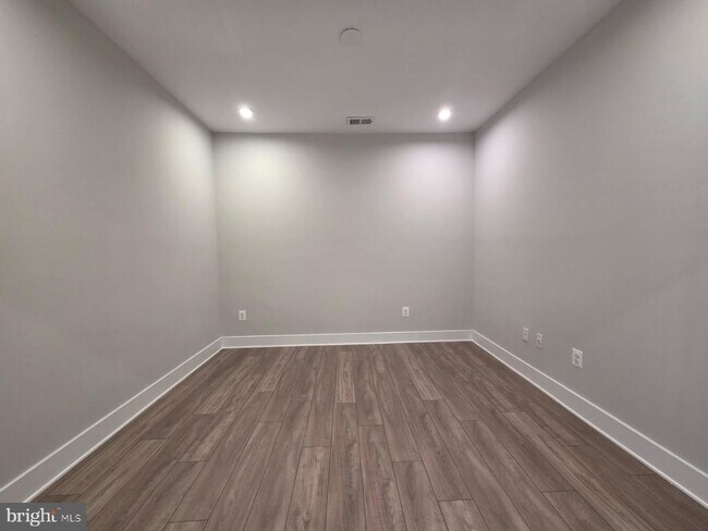 Building Photo - 170 Harrier Wy