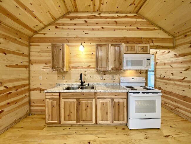 Building Photo - 624 Deer Creek Dr W
