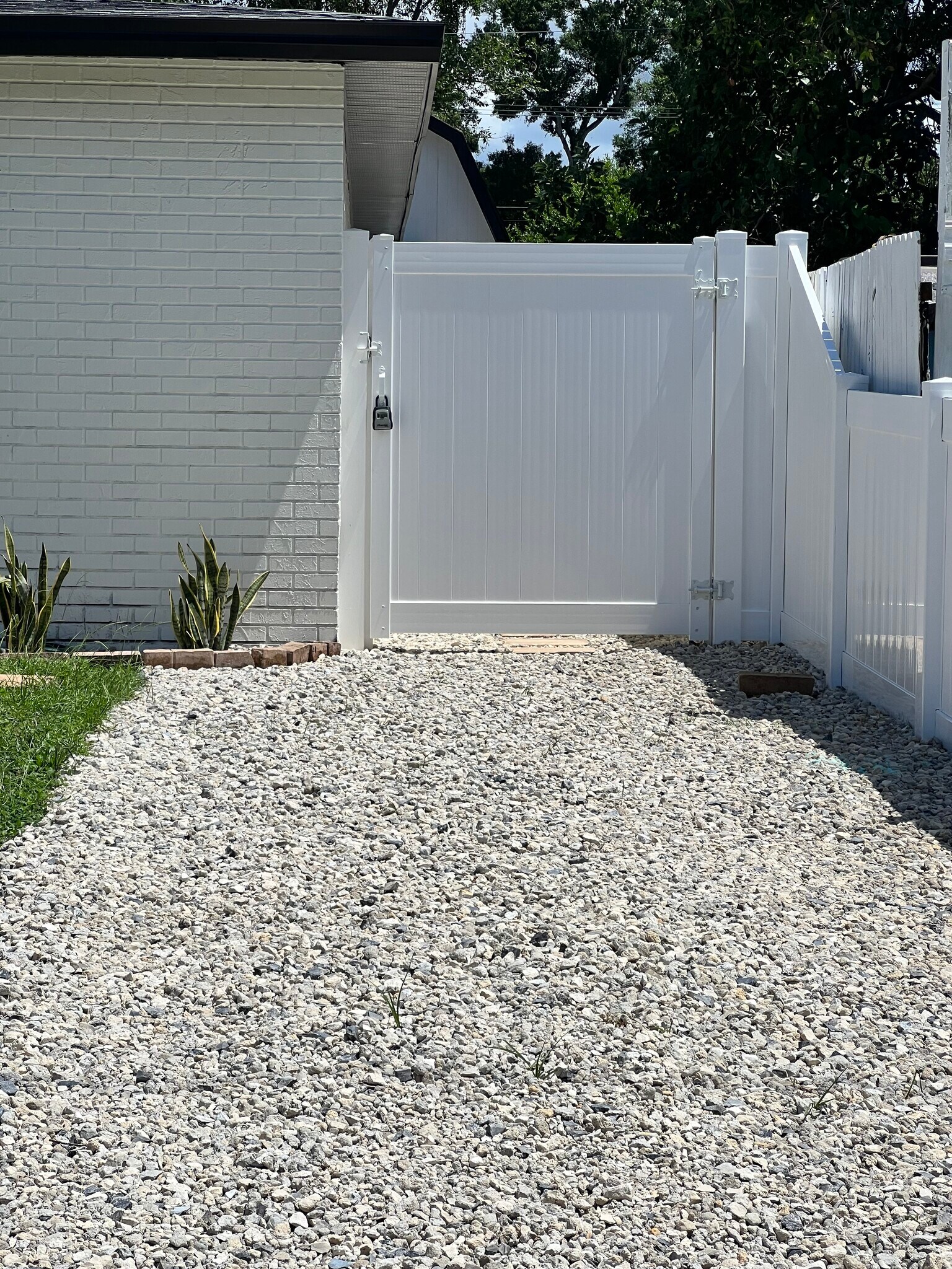 Off street parking - 3027 W Cordelia St