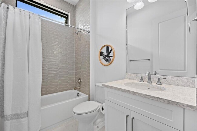 Building Photo - 13621 Le Christine Dr