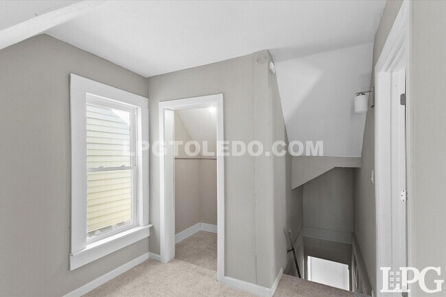 Building Photo - 1204 Navarre Ave