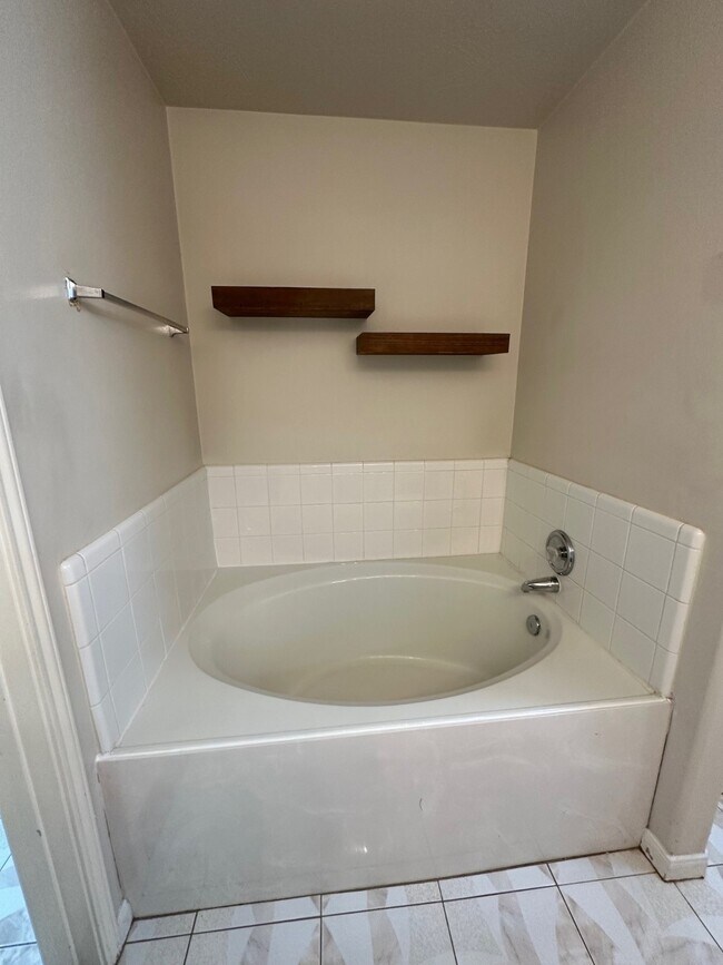 Building Photo - 3101 Meadow Bay Dr