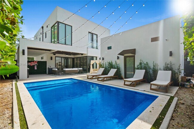 Building Photo - 550 NW 42nd St