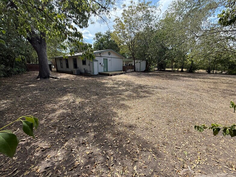 Backyard 1 - 3202 Locke Ln