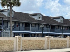 Building Photo - 313 Dirksen Dr
