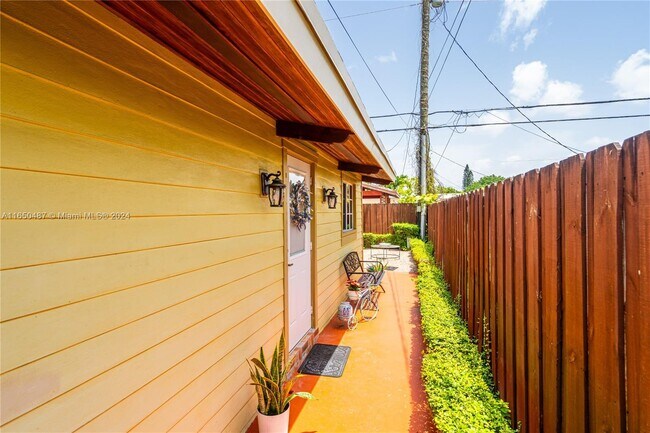 Primary Photo - 9421 SW 37th St