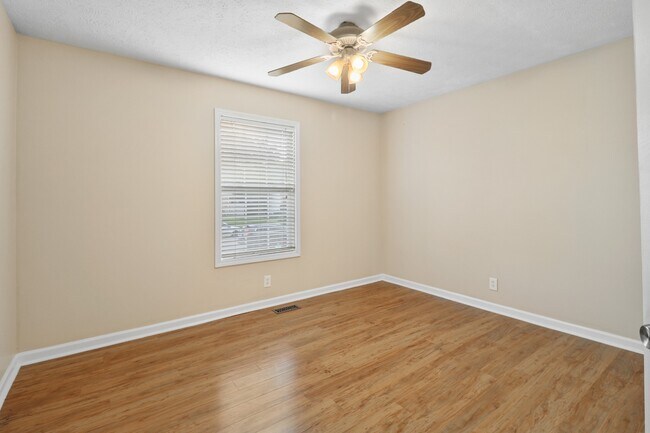 Building Photo - 1633 Cedar Springs Cir