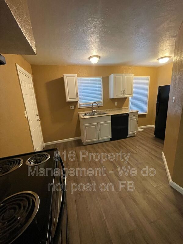 Building Photo - 4241 The Paseo