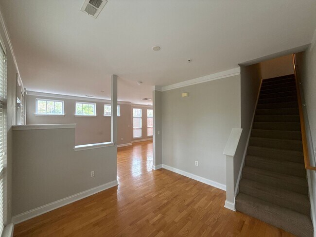 Building Photo - Elizabeth Townhome - T.R. Lawing Realty Property