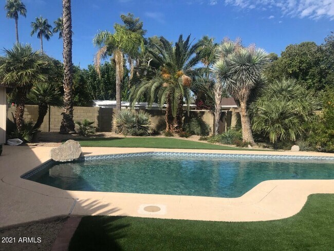 Building Photo - 3924 E Yucca St