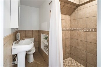 Building Photo - 1281 Walnut St