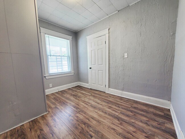 Building Photo - 3 Bed - 2 Full Bath Cape Cod for Rent