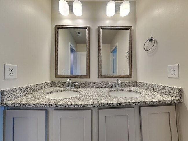 Building Photo - APPLY TODAY! Near Ft Jackson and Downtown ...