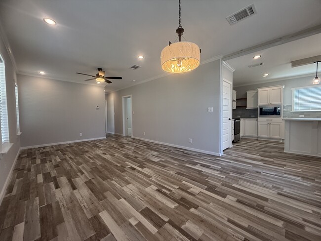 Building Photo - 5715 Camelford Dr