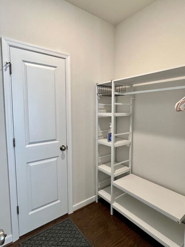 Building Photo - 8180 Lyman Ct