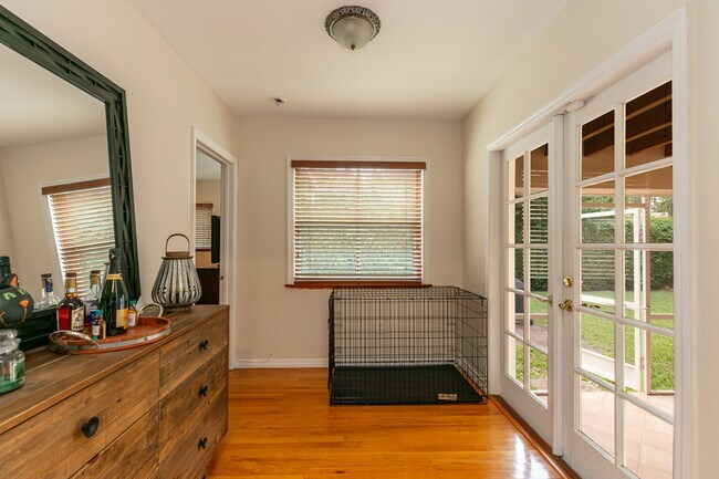 Building Photo - 5760 SW 51st St