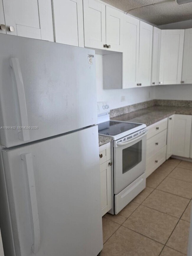 Building Photo - 14830 Naranja Lakes Blvd