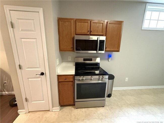 Building Photo - 1605 N Stonegate Dr