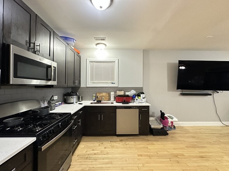 Building Photo - 368 N Hamlin Ave