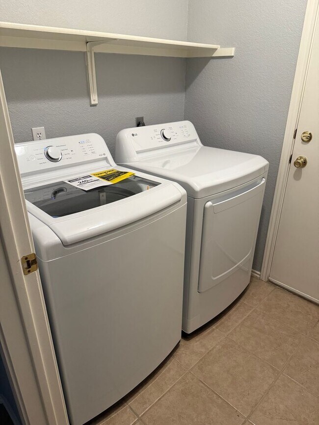 Building Photo - Steeds Crossing / One Story / 3 bedrooms, 2 bath, 2 living / Pflugerville ISD