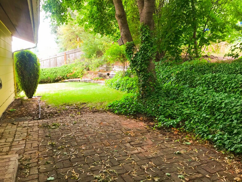 Building Photo - 721 W Bowling Rd