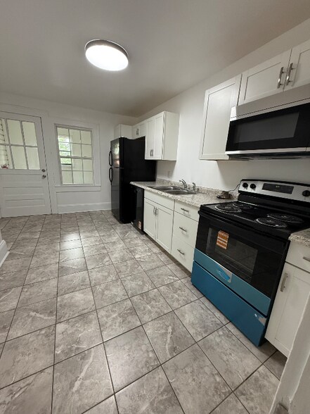 Building Photo - 315 Hillcrest Dr