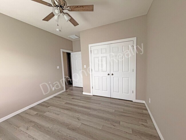 Building Photo - 2124 N Bradbury Ln