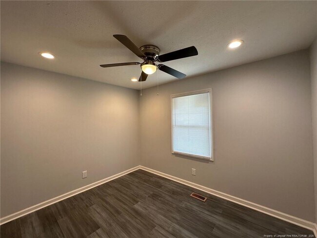 Building Photo - 929 Fleetwood Dr