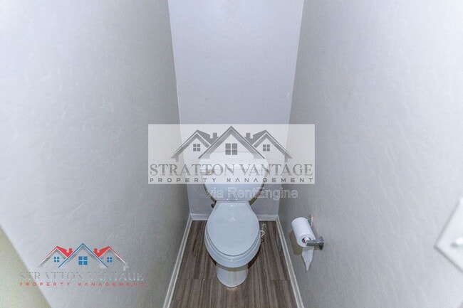 Building Photo - 2185 N Mosley Dr