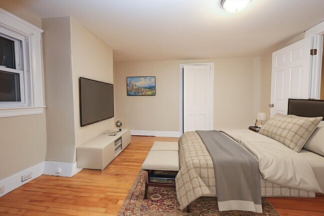 Building Photo - 83 S Main St