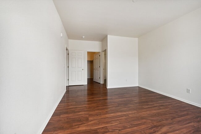 Building Photo - 3 Bedroom Condo in Aurora