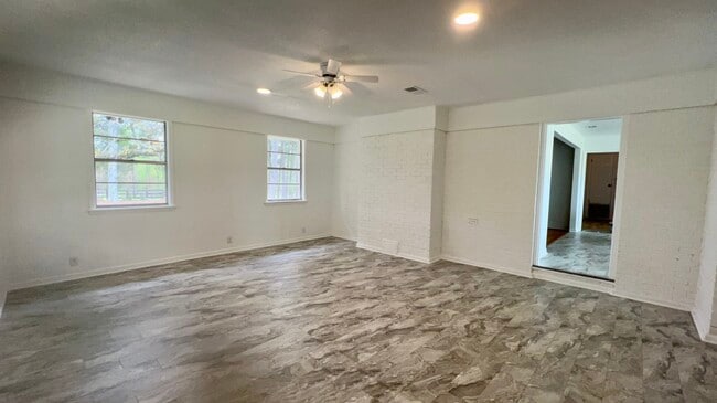 Building Photo - 572 Blacksnake Rd