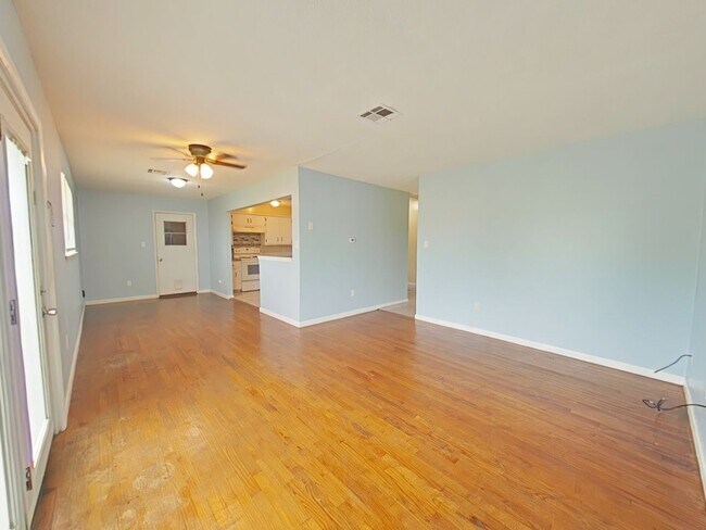 Building Photo - 4456 NW Baltimore Ave