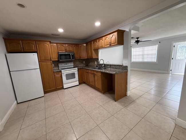 Building Photo - 1501 Meridian Rd