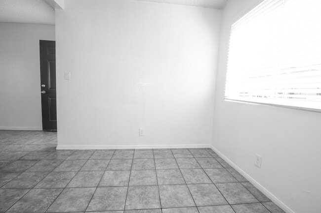 Building Photo - 12835 10th St