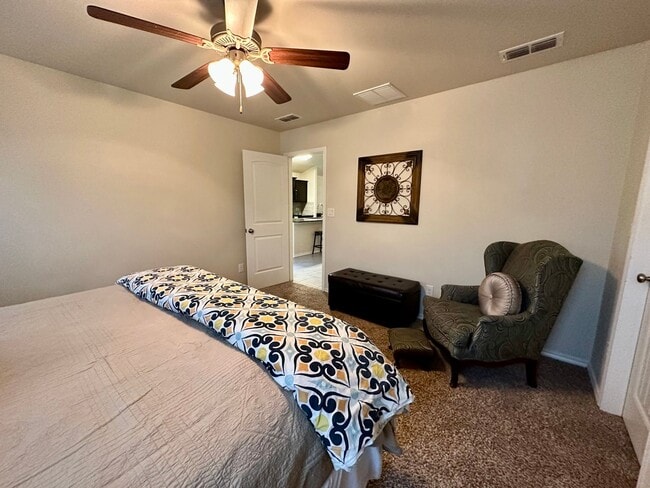 Building Photo - Furnished Short Term Rental