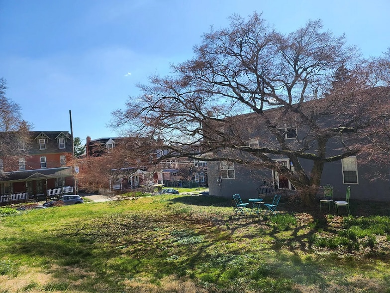 Building Photo - 163 Sumac St