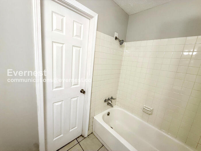 Building Photo - 436 Henry St