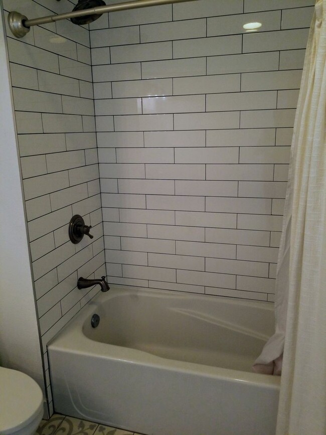 Building Photo - Little Italy 2bed Townhouse, Wait, how cut...