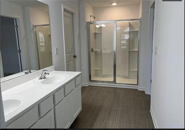 Building Photo - 6050 Sanford Pl