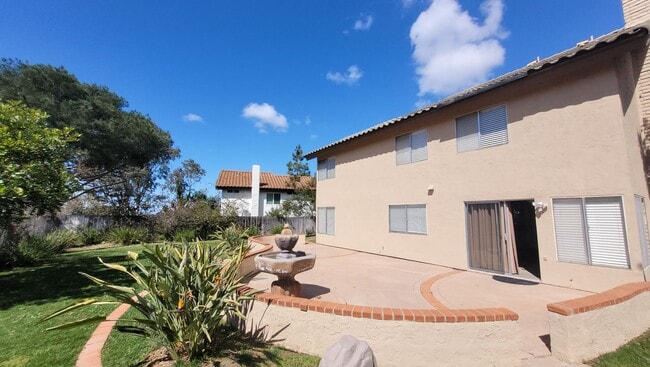 Building Photo - Spacious Home In A Great Location