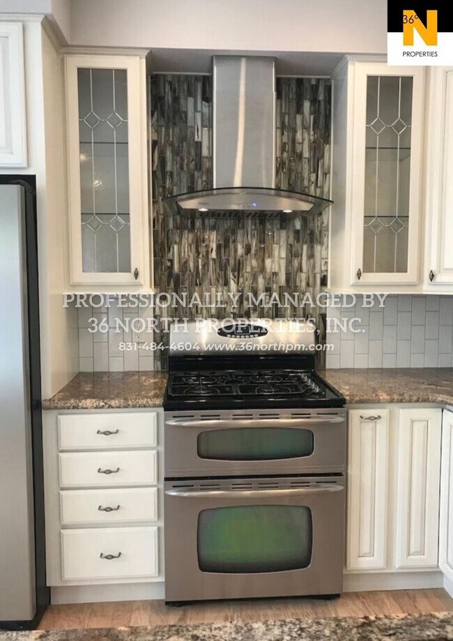Building Photo - Las Palmas Home For Rent