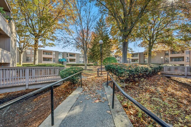 Building Photo - 54 Shrewsbury Green Dr